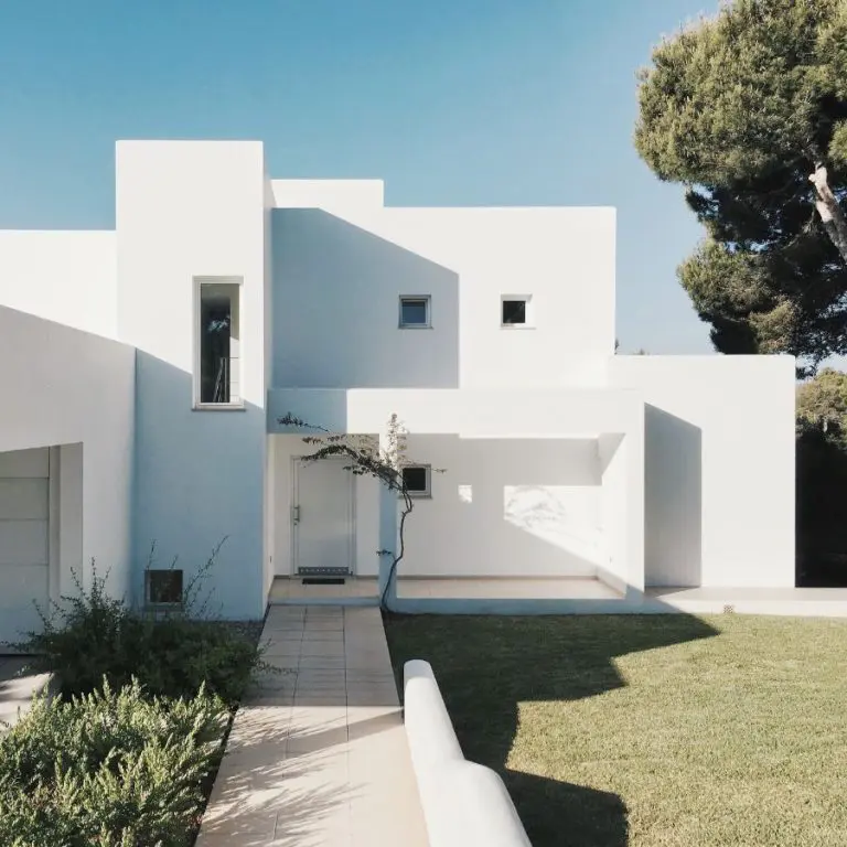 Agence M Com Marseille STB Roque Var Cavalaire Macon Renovation Terrassement Piscine Maison Blanche Chemin