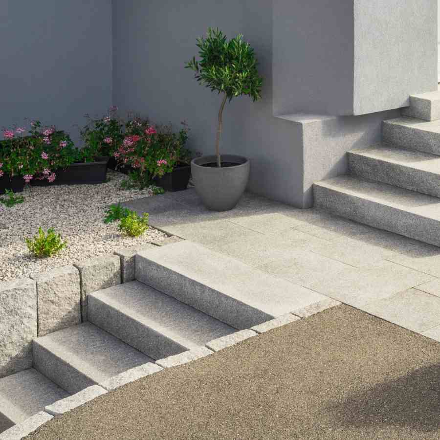 Agence M Com Marseille STB Roque Var Cavalaire Macon Renovation Terrassement Piscine Escalier Beton