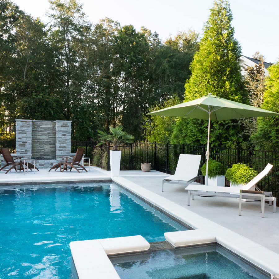 Agence M Com Piscine à Cogolin – STB Roque