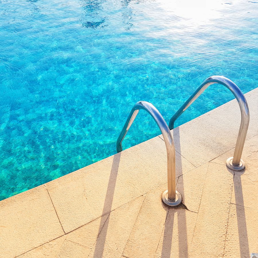 Agence M Com piscine hyeres 83400 – STB Roque